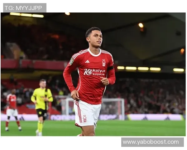 布伦南约翰逊热刺百场里程碑庆祝海报在社交媒体发布